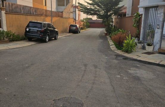 ARRENDA-SE ESTA VIVENDA MOBILIADA NO CONDOMÍNIO VEREDA DAS FLORES