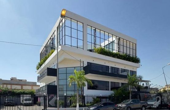 ARRENDA-SE ESTE ESPAÇO COMERCIAL NO TALATONA, JUNTO AO COLEGIO CAT