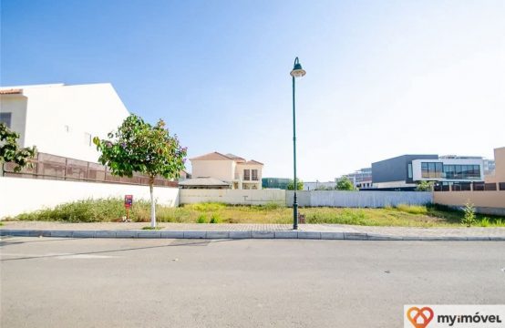 Terreno de 608 m2 no Condomínio SODIMO