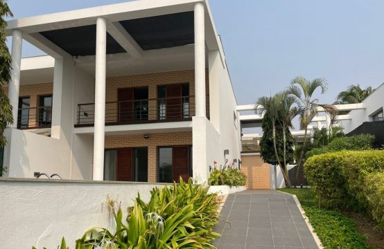 ARRENDAMENTO: VIVENDA NO CONDOMÍNIO DO MORRO BENTO / VISTA MAR