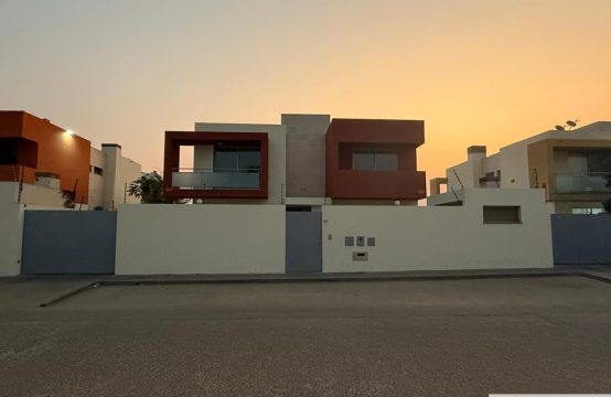 ARRENDA-SE VIVENDA DE ALTO PADRÃO-CONDOMÍNIO HORIZONTE MORRO BENTO