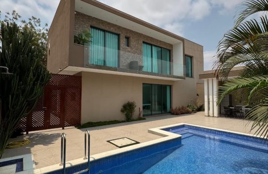 Luxuosa vivenda V5 com piscina e anexo, na Rotunda da Fubú, por detrás do novo templo Simão Kimbangu.