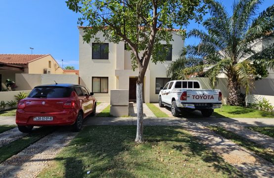 Vivenda V4+1 dos lotes maiores, com anexo, no Condomínio Paraíso, Talatona. 