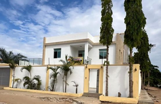 ARRENDA-SE ESTA MORADIA LOCALIZDA NA ZONA VERDE 3 (BENFICA)