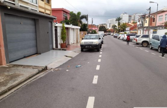 ARRENDA-SE VIVENDA V4+1 NA MAIANGA PROXIMO AO SUÍTE HOTEL