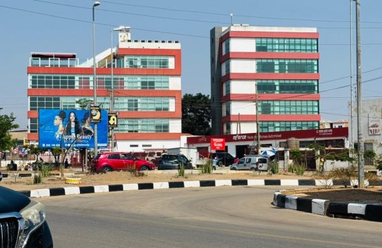 ARRENDA-SE UM ESCRITÓRIO, LOCALIZADO NA AVENIDA 21 DE JANEIRO &#8211; MORRO BENTO. (LADO OPOSTO AO ÁGATA HOTEL)