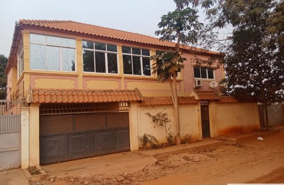 VENDE-SE ESTA CASA LOCALIZADA NO ZANGO 3, AO LADO DA CASA DAS MADRES.