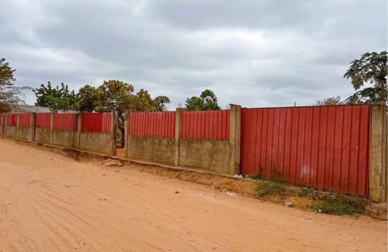 VENDE-SE ESTE TERRENO DE 20/30 NA ZONA VERDE, RUA 21