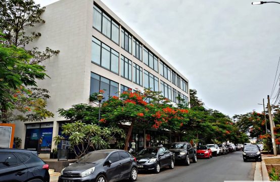 ARRENDA-SE ESTE ESCRITÓRIO LOCALIZADO NO EDIFÍCIO CAHORA BASSA (ZONA FINANCEIRA DO PATRIOTA)