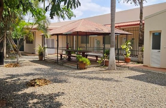 ARRENDA-SE ESTE COMPLEXO LOCALIZADO NO LARGO DAS ECOLAS (LUANDA)