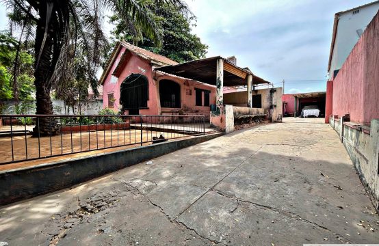 VENDE-SE ESTA MORADIA T3 COM AMPLA ÁREA E ELEVADO OTENCIAL PARA CONSTRUÇÃO, LOCALIZADA EM UMA ZONA PREVILEGIADA DA CIDADE DE LUANDA (MIRAMAR)