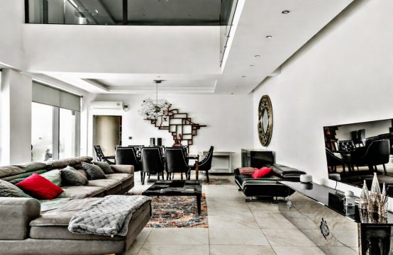 VENDE-SE MORADIA T4+ANEXO T5, LOCALIZADO NO CONDOMÍNIO LAR DO PATRIOTA