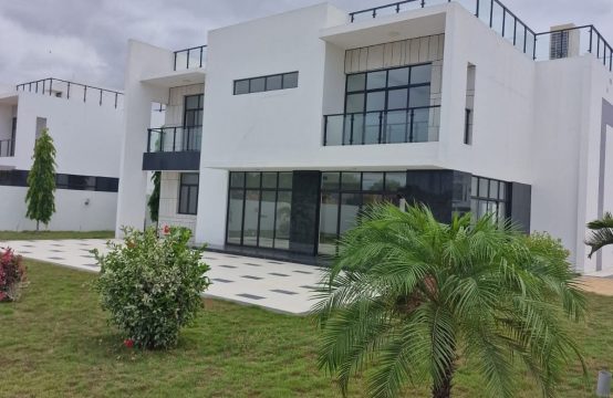 VENDE-SE VIVENDA V4 MODERNA, LOCALIZADA NO CONDOMÍNIO ROYAL PARK (TALATONA)