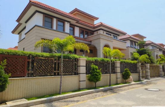 VENDE-SE ESTA VIVENDA V7, LOCALIZADA NO CONDOMÍNIO BELA VISTA (BENFICA)