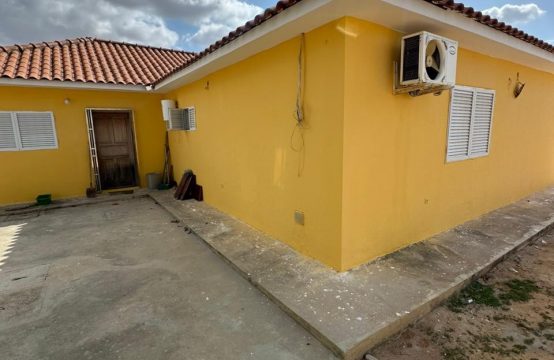 VENDE-SE VIVENDA V3, LOCALIZADA NO CONDOMÍNIO VILA FLOR (CAMAMA)