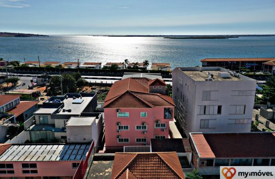 ARRENDA-SE APARTAMENTO T3 DUPLEX, LOCALIZADO NA RUA DO BFA (BENFICA)
