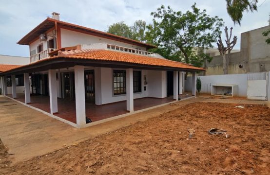 VENDE-SE ESTA VIVENDA V4, LOCALIZADA NO CONDOMÍNIO MIRANTES (TALATONA)